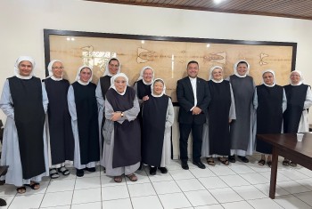 Dom Tadeu Canavarros realiza visita de agradecimento às Irmãs Monjas Beneditinas e celebra a fundação do Mosteiro Água Viva